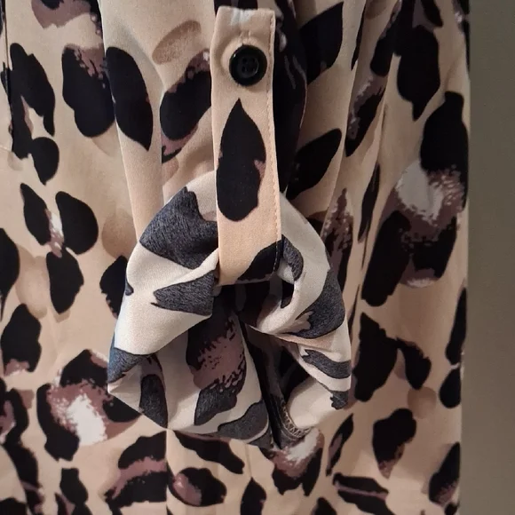 🌟 3 For $15!!! SHEIN Leopard Print Blouse - Black and Brown - Picture 3 of 4